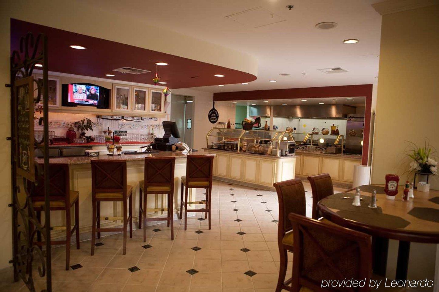 Hilton Garden Inn San Mateo Restoran gambar