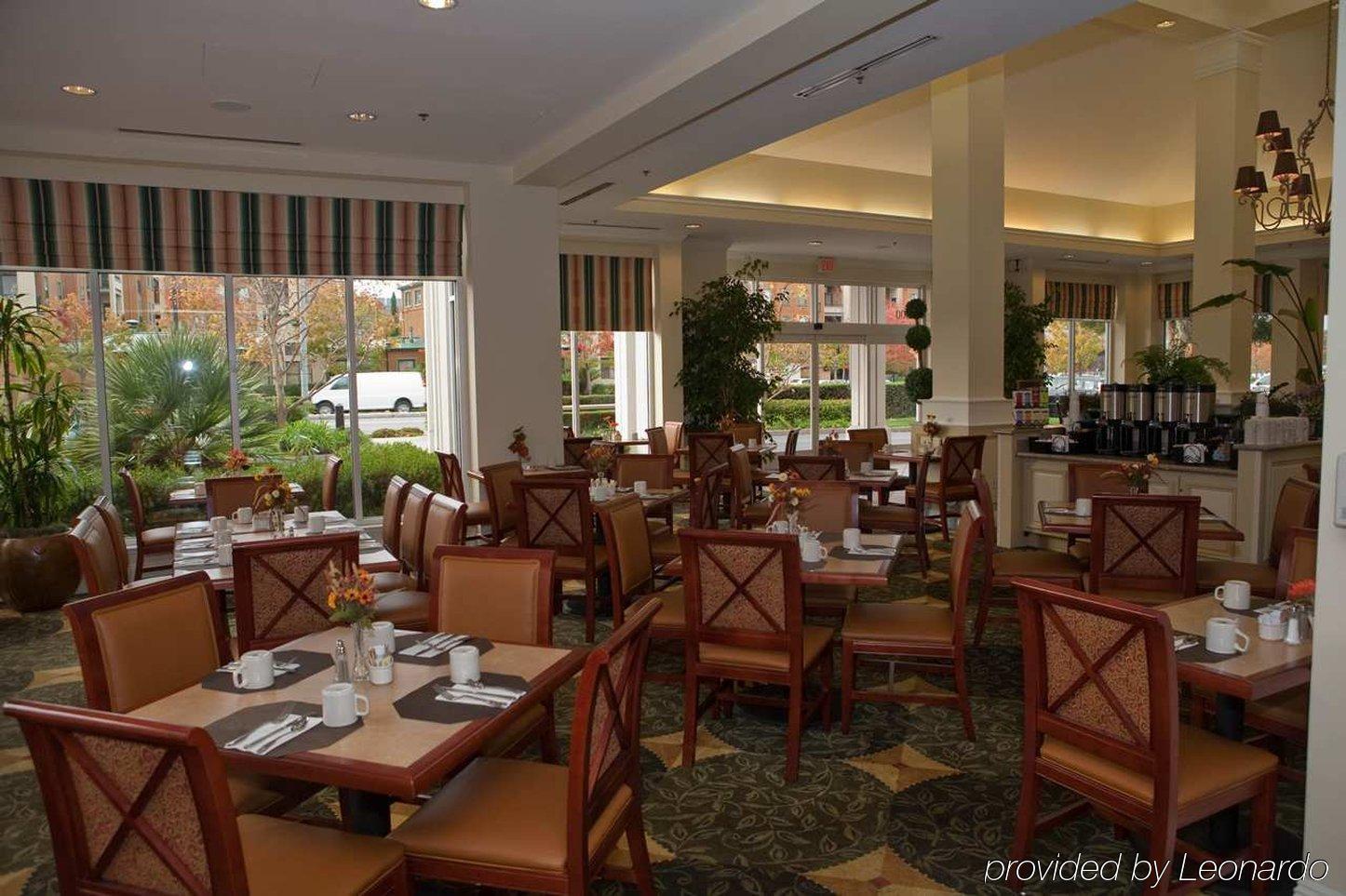 Hilton Garden Inn San Mateo Restoran gambar